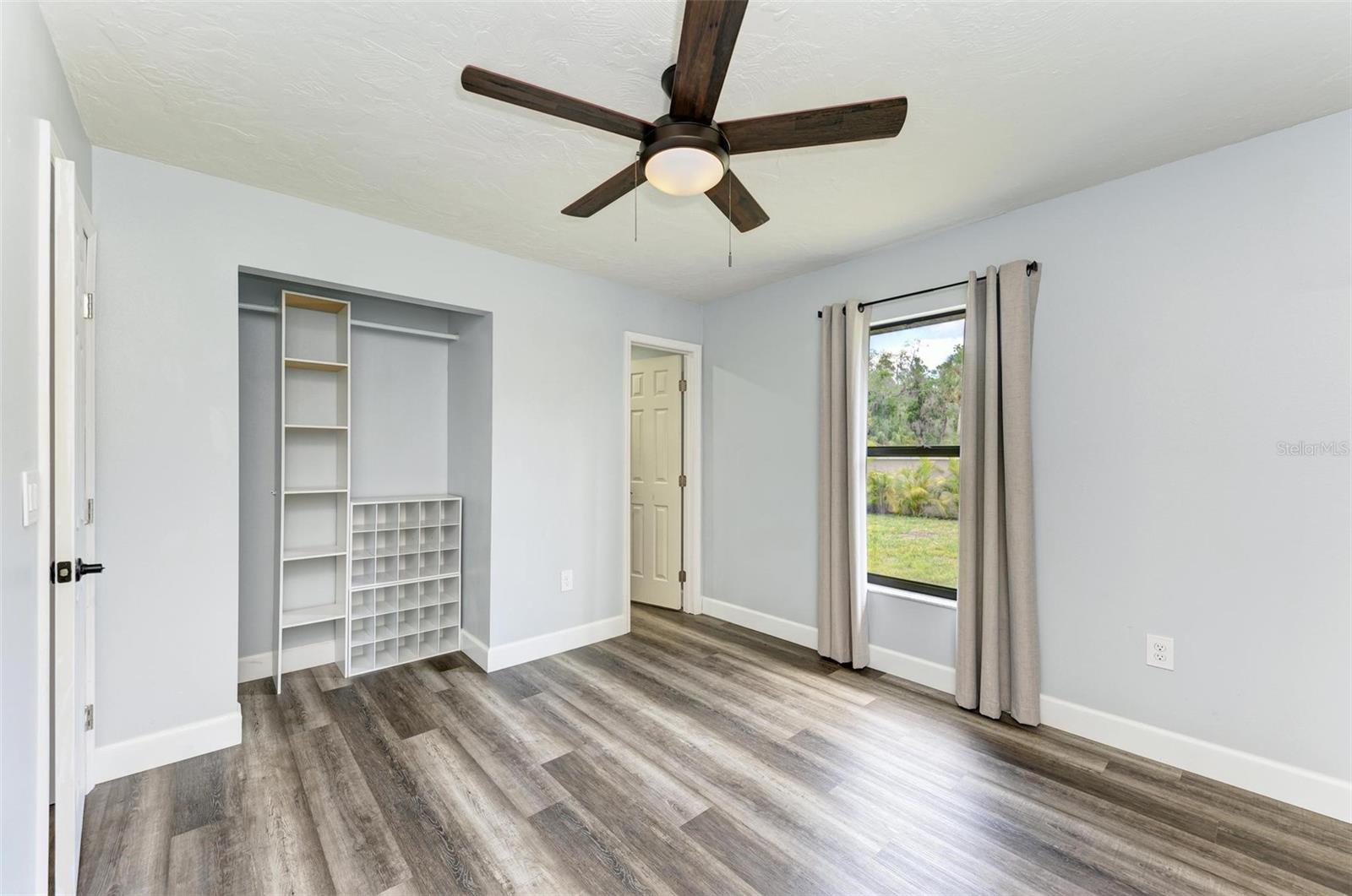 5465 81ST AVENUE CIR E