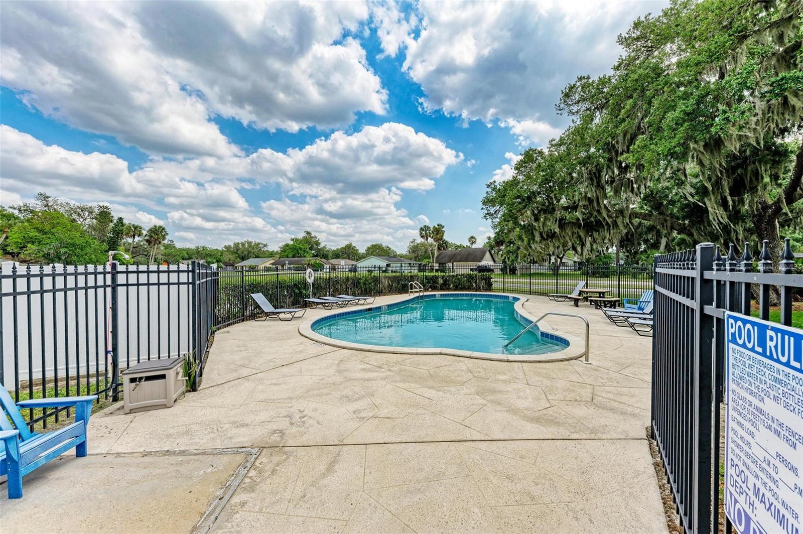 5465 81ST AVENUE CIR E