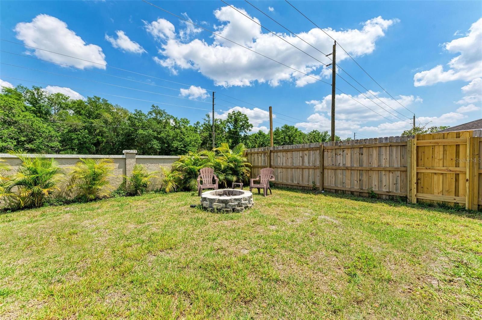 5465 81ST AVENUE CIR E