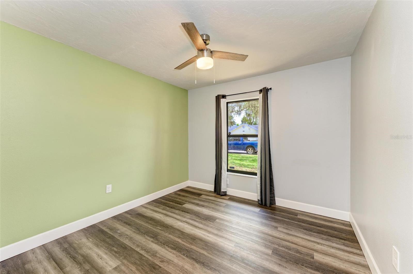 5465 81ST AVENUE CIR E