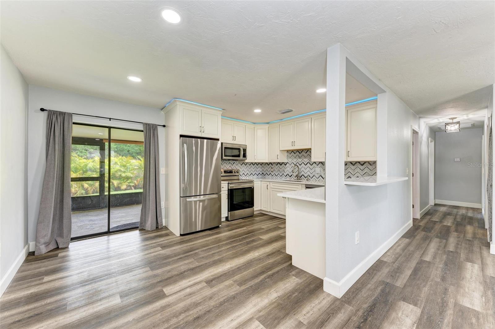 5465 81ST AVENUE CIR E