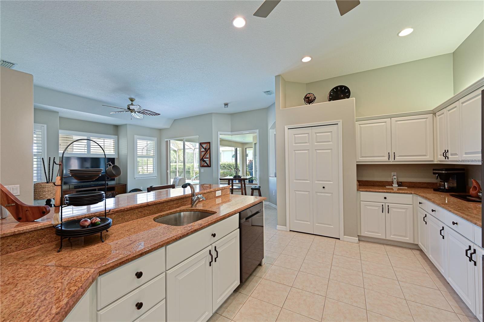 608 PLANTERS MANOR WAY