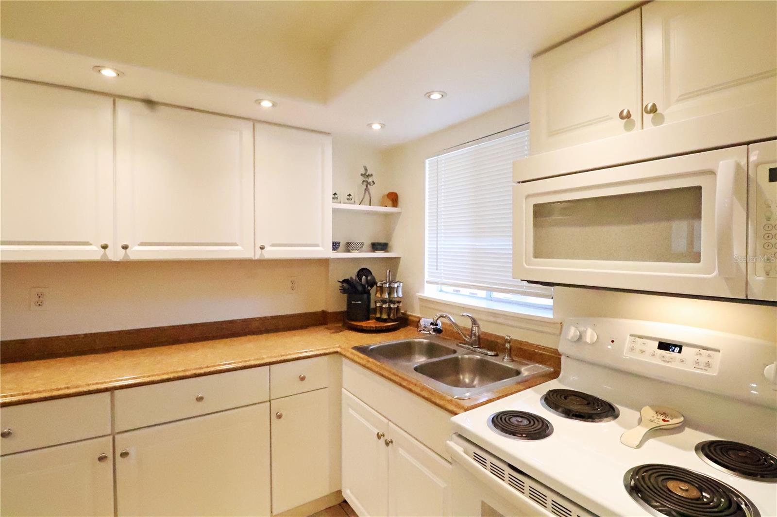 4139 LAKE BAYSHORE DR #506