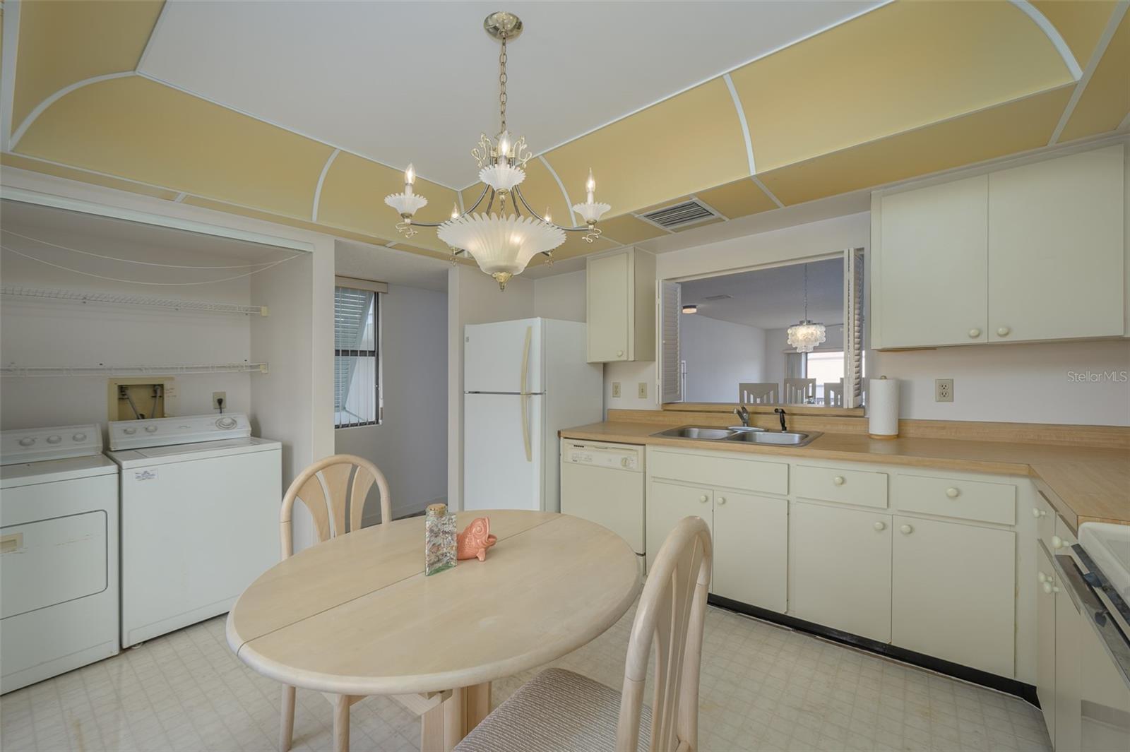 1077 LAKE HOUSE CIR #C201