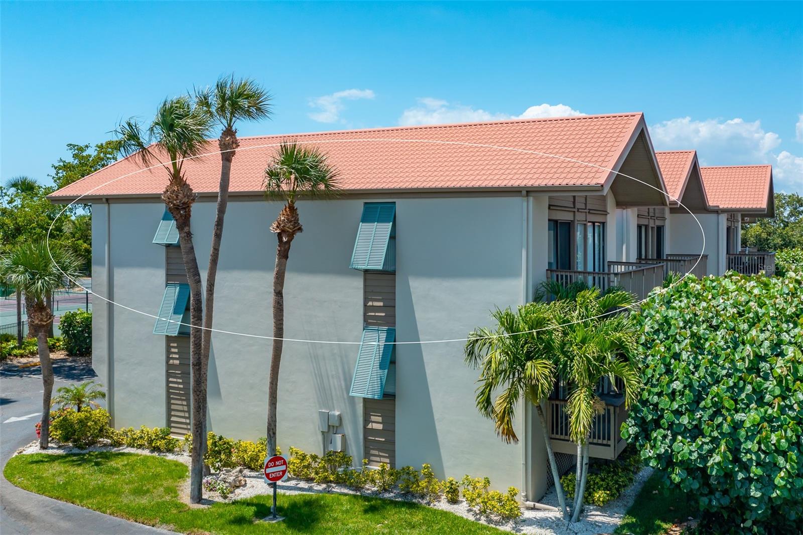 1077 LAKE HOUSE CIR #C201