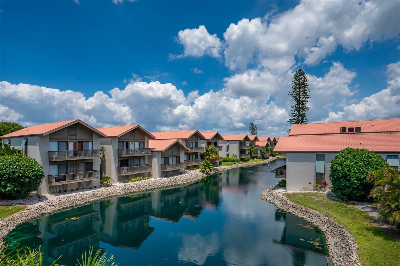 1077 LAKE HOUSE CIR #C201