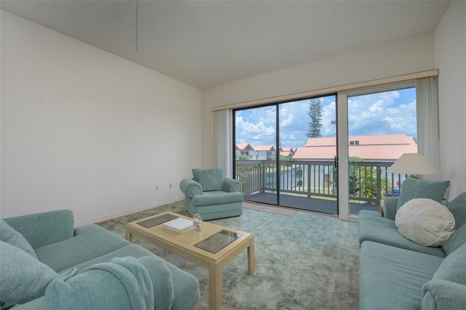 1077 LAKE HOUSE CIR #C201