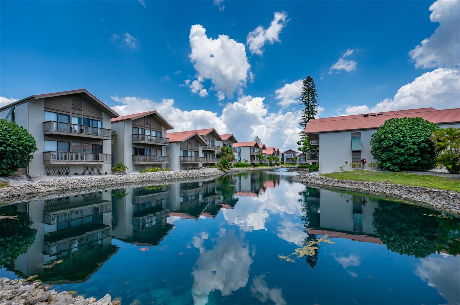 1077 LAKE HOUSE CIR #C201