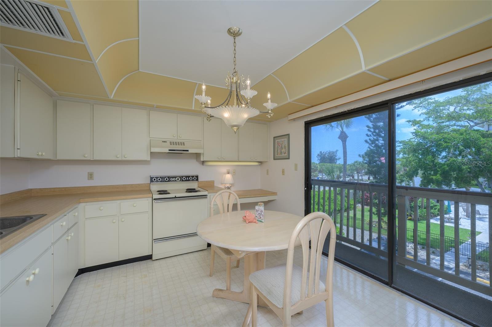 1077 LAKE HOUSE CIR #C201