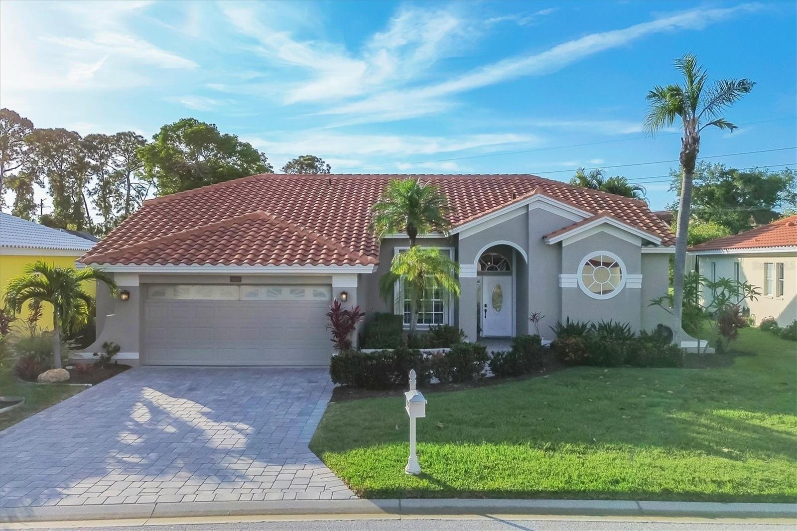 8882 HUNTINGTON POINTE DR