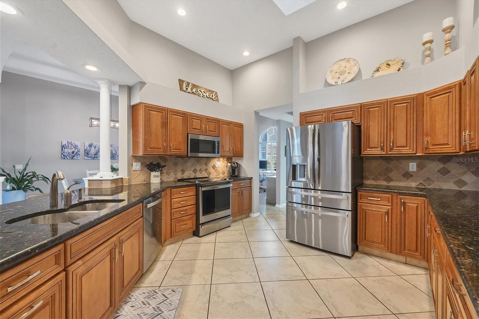 8882 HUNTINGTON POINTE DR