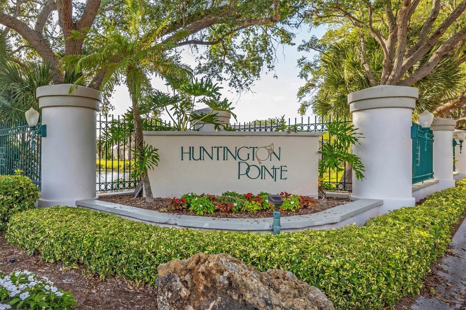 8882 HUNTINGTON POINTE DR