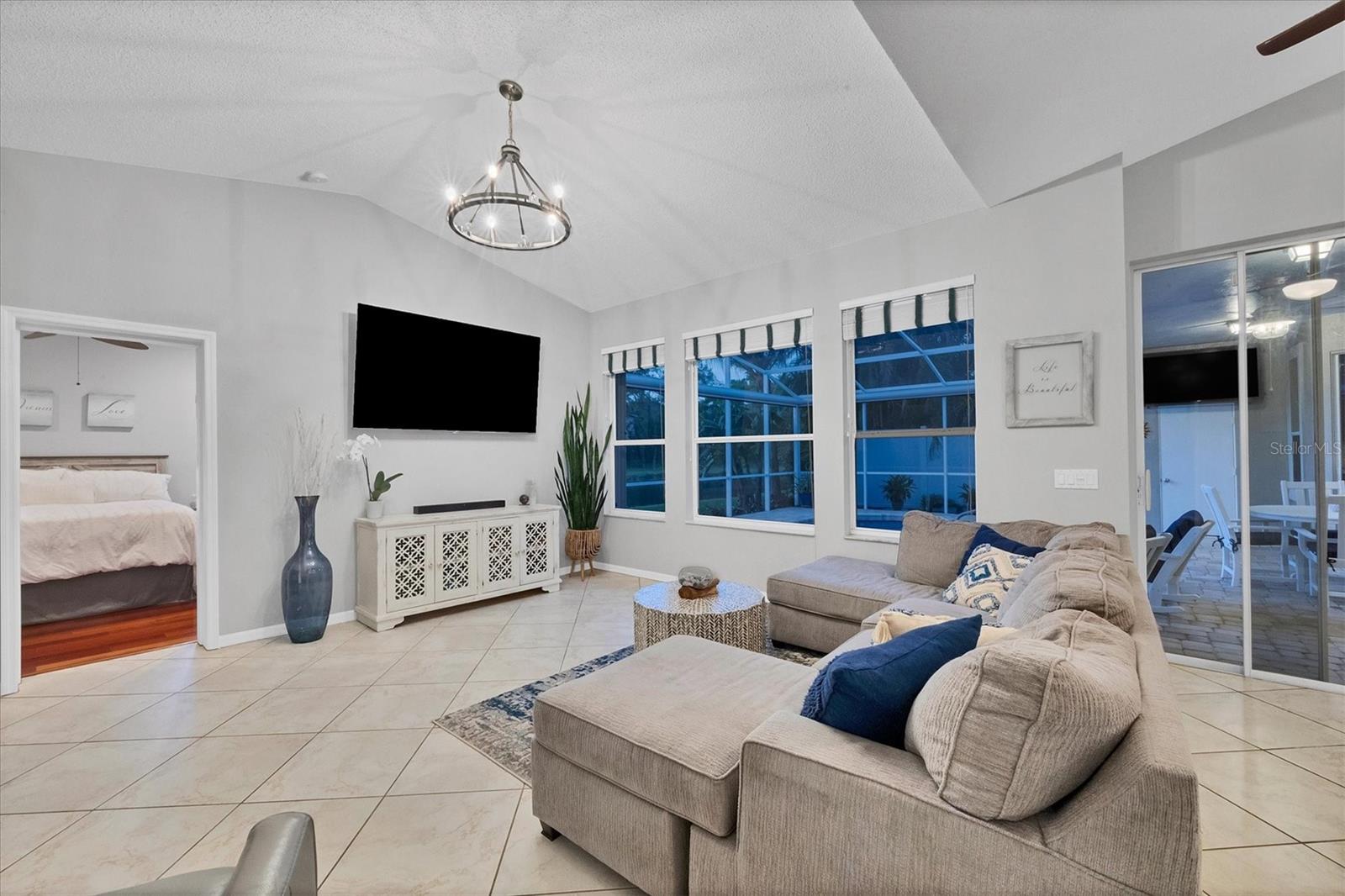 8882 HUNTINGTON POINTE DR