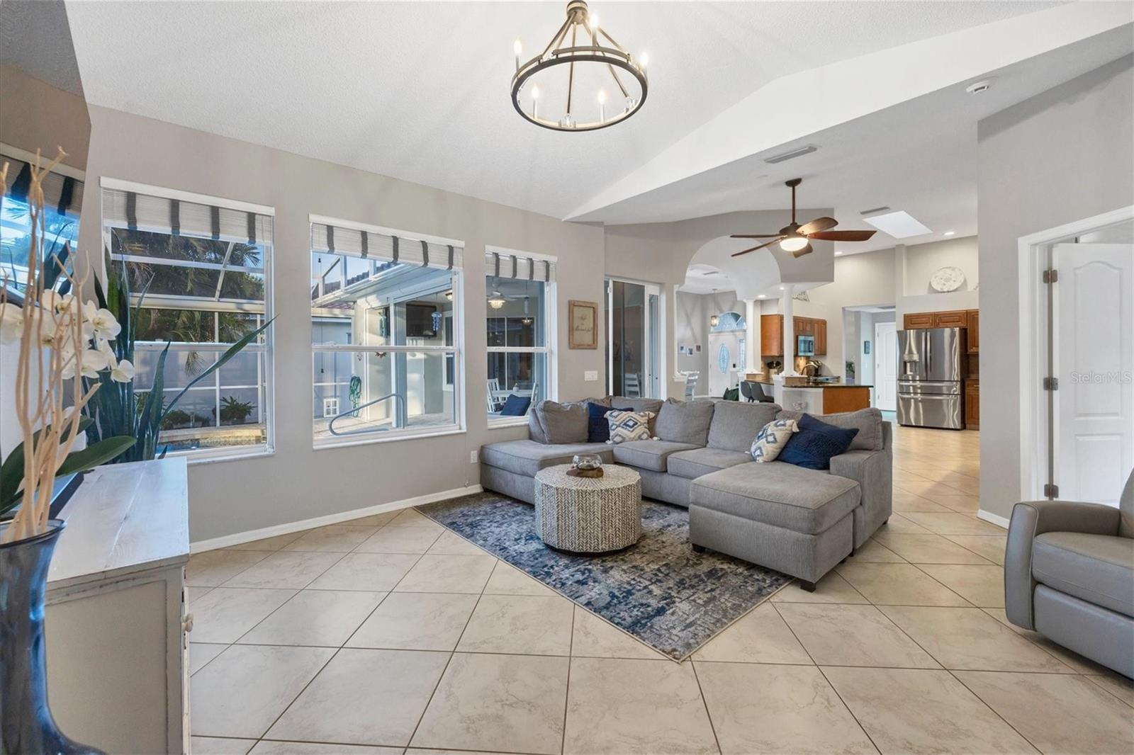 8882 HUNTINGTON POINTE DR