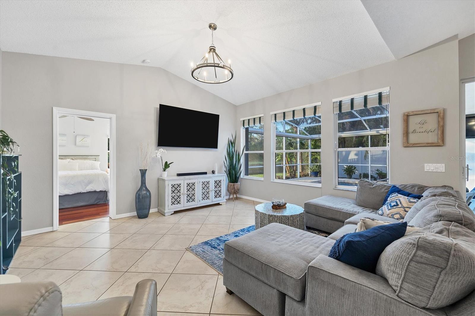 8882 HUNTINGTON POINTE DR