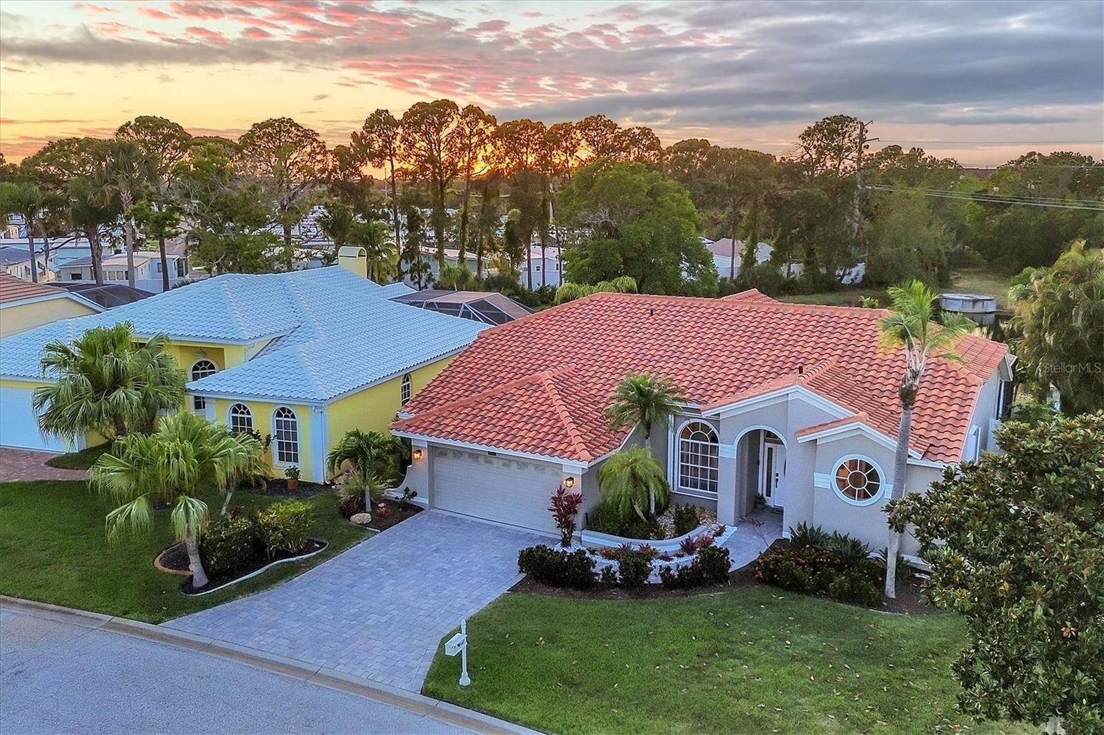 8882 HUNTINGTON POINTE DR