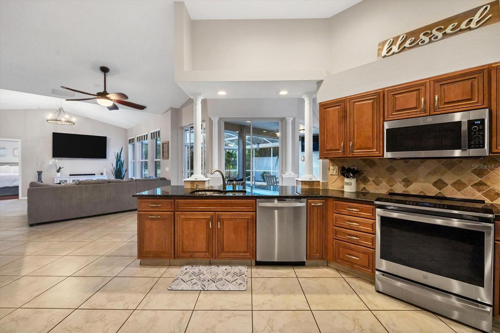 8882 HUNTINGTON POINTE DR