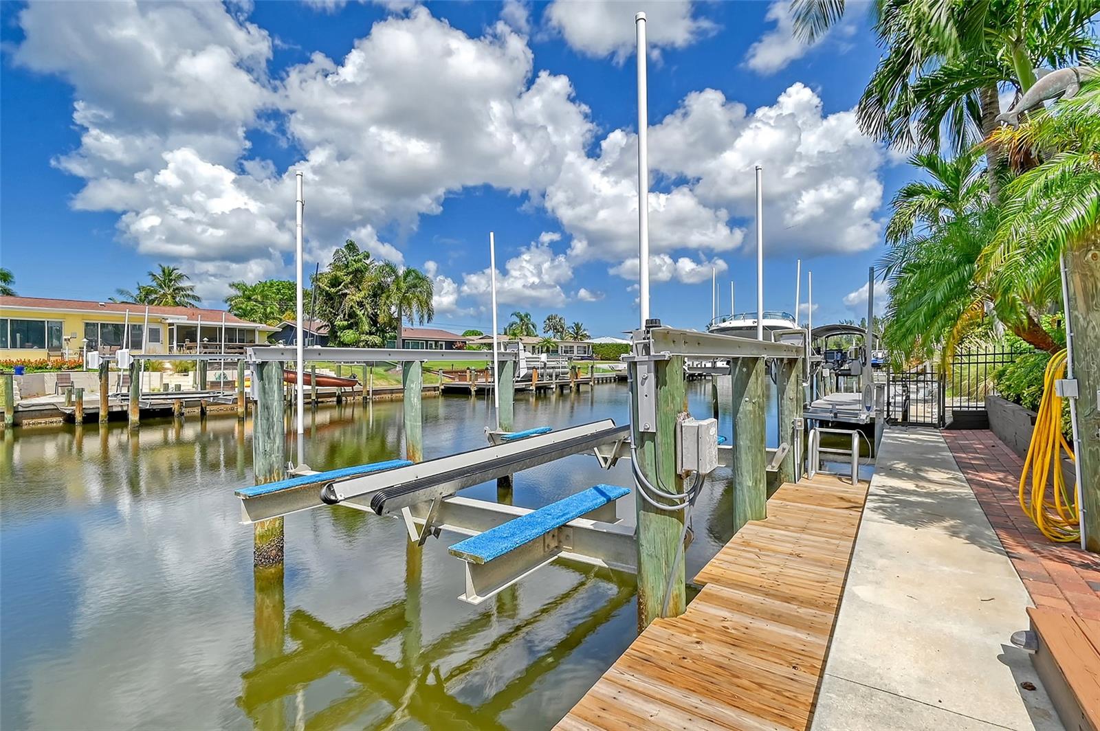 4532 MANGROVE POINT RD