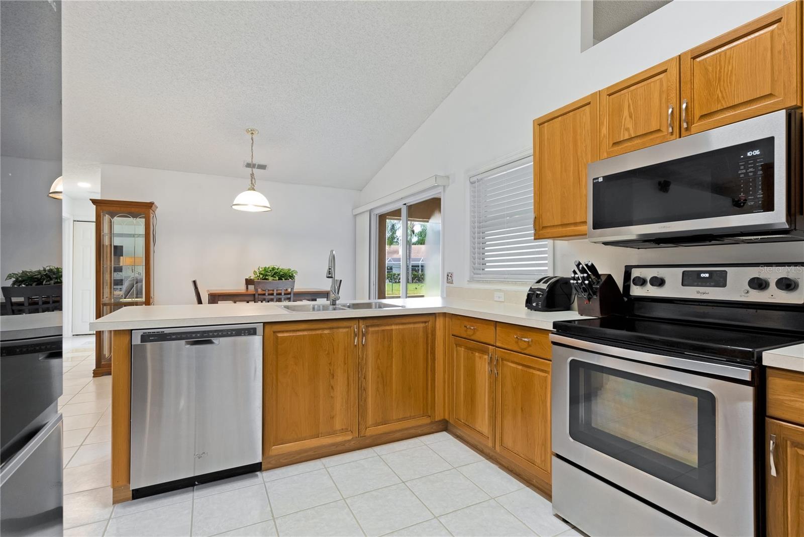 3805 GARDEN LAKES ESTATES DR