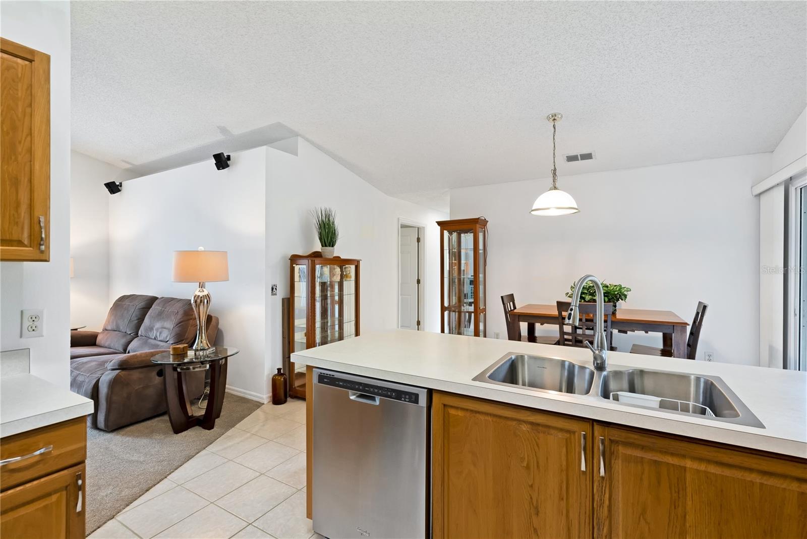 3805 GARDEN LAKES ESTATES DR