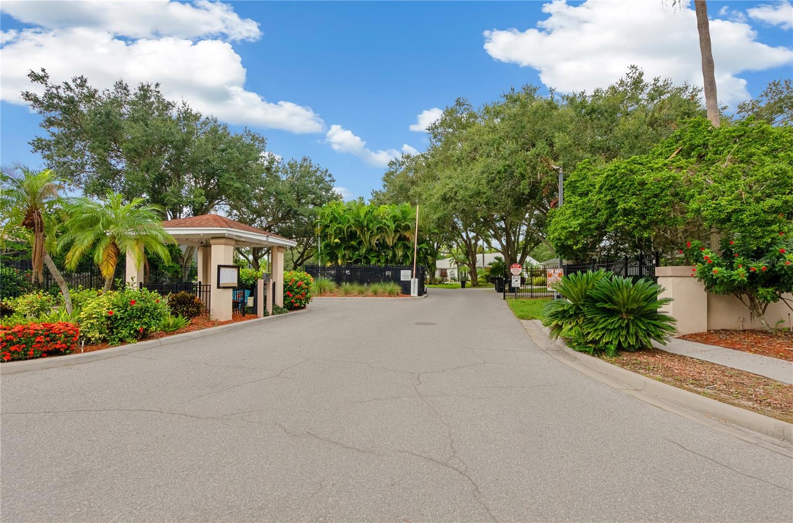 3805 GARDEN LAKES ESTATES DR