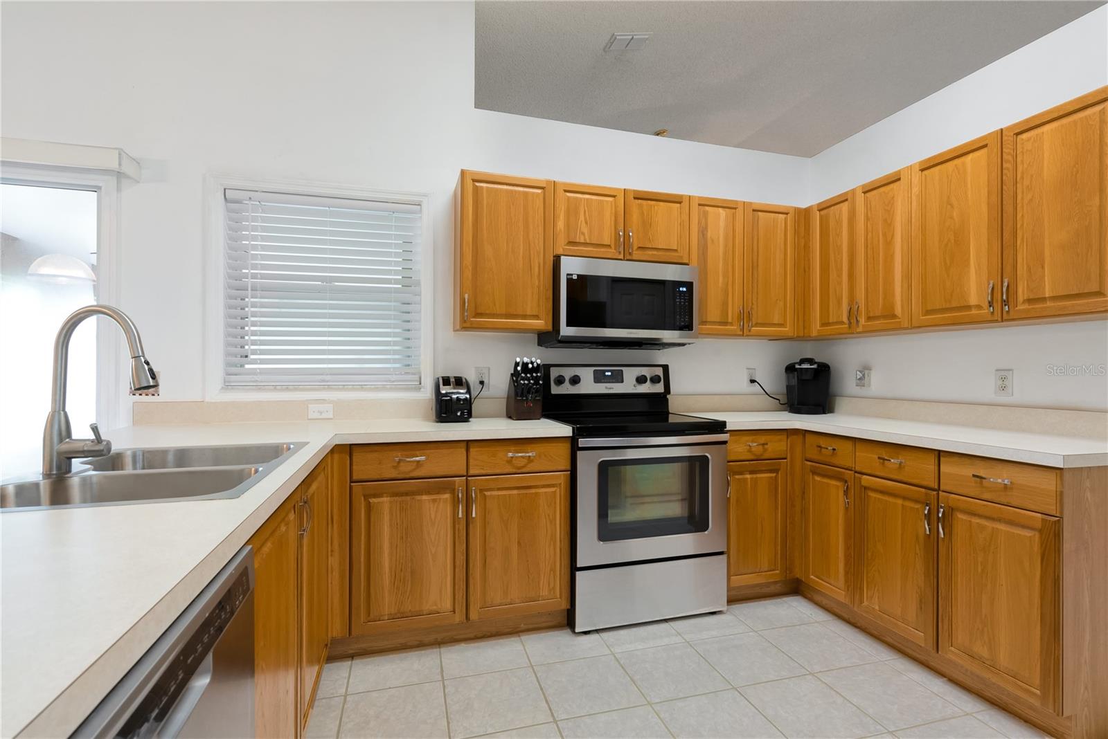 3805 GARDEN LAKES ESTATES DR