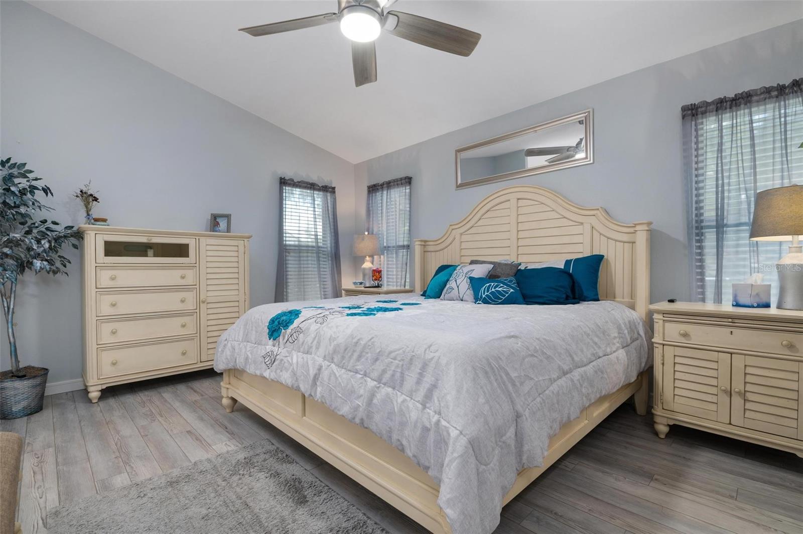 5933 SAN MICHELLE DR