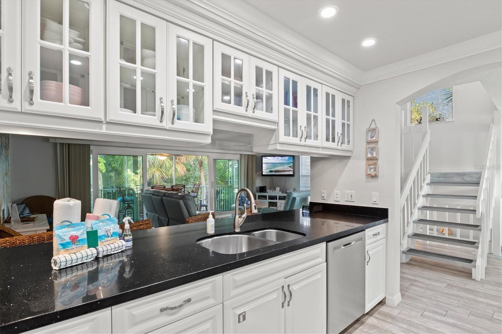 6250 HOLMES BLVD #67