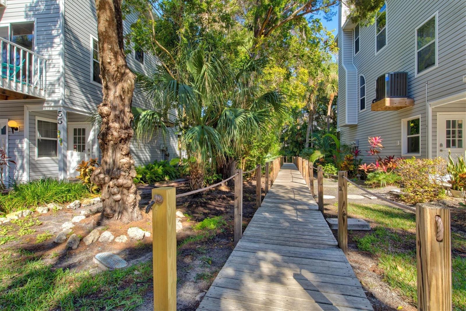 6250 HOLMES BLVD #67