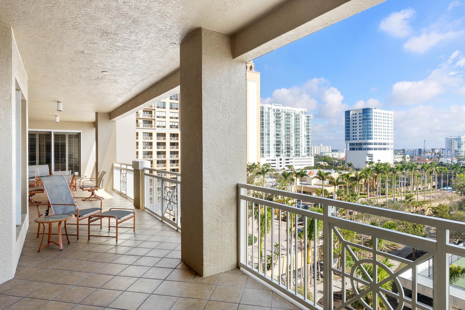 35 WATERGATE DR #804