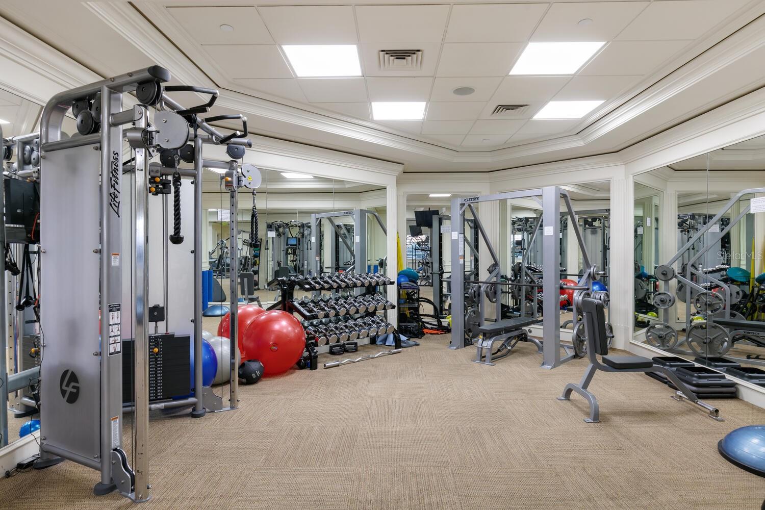 35 WATERGATE DR #804