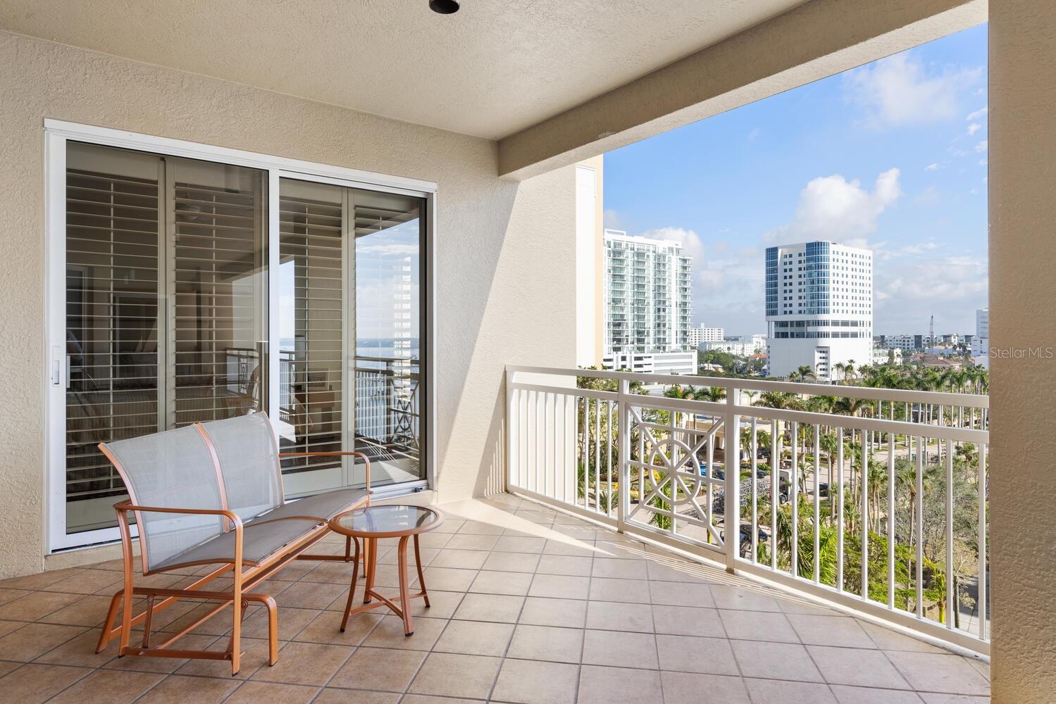 35 WATERGATE DR #804