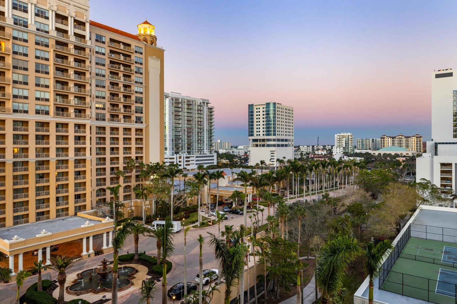 35 WATERGATE DR #804