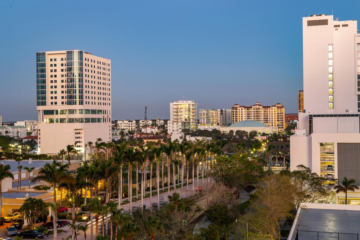 35 WATERGATE DR #804