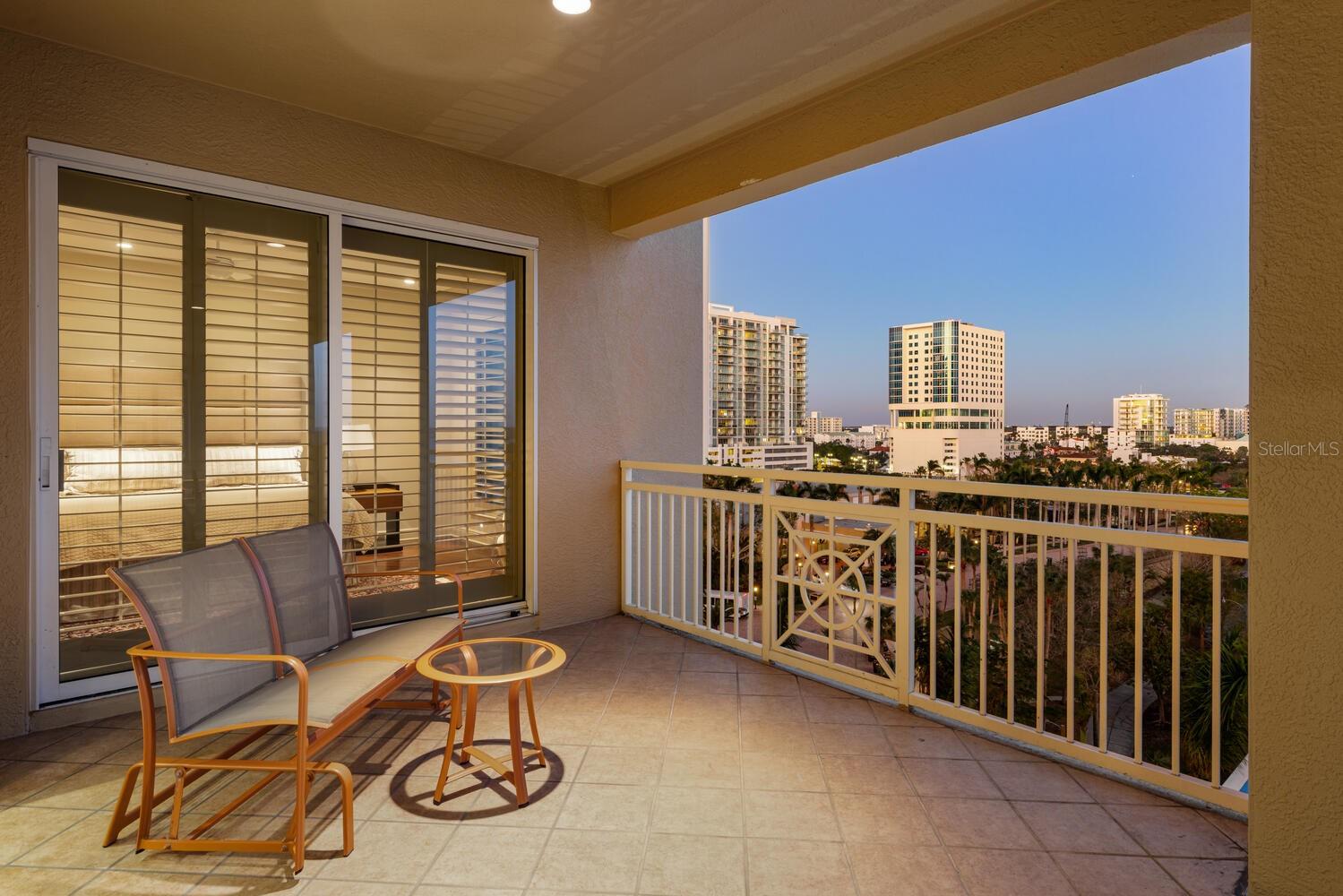 35 WATERGATE DR #804