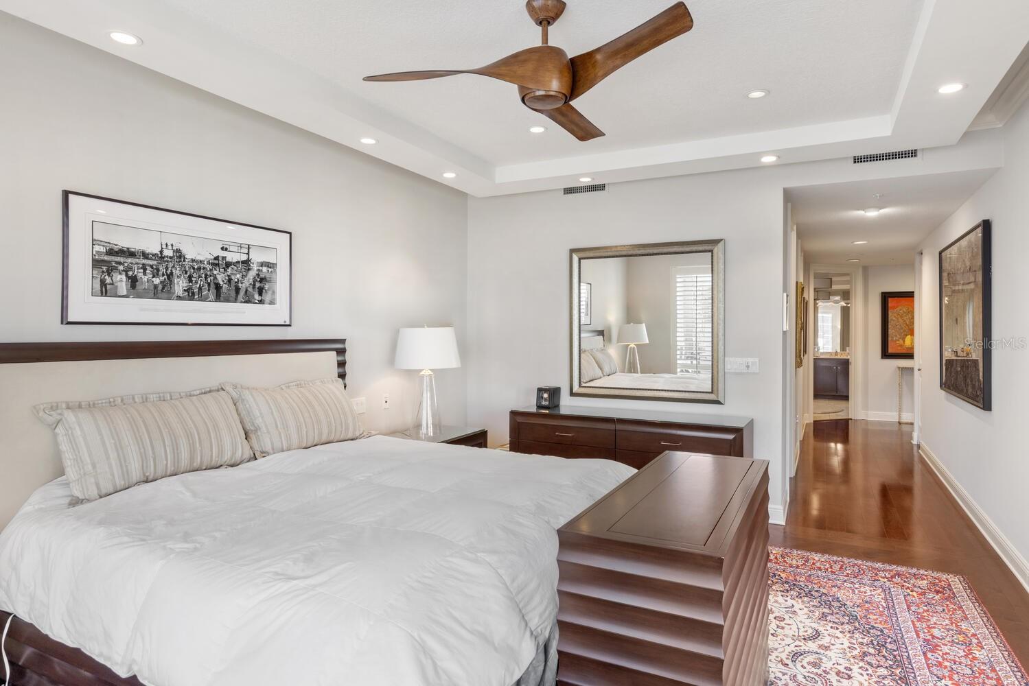 35 WATERGATE DR #804