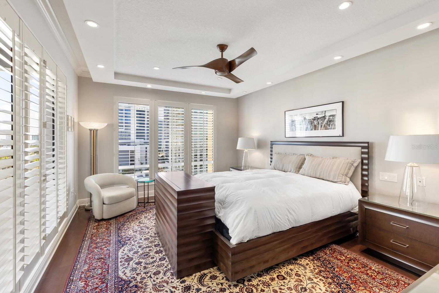 35 WATERGATE DR #804