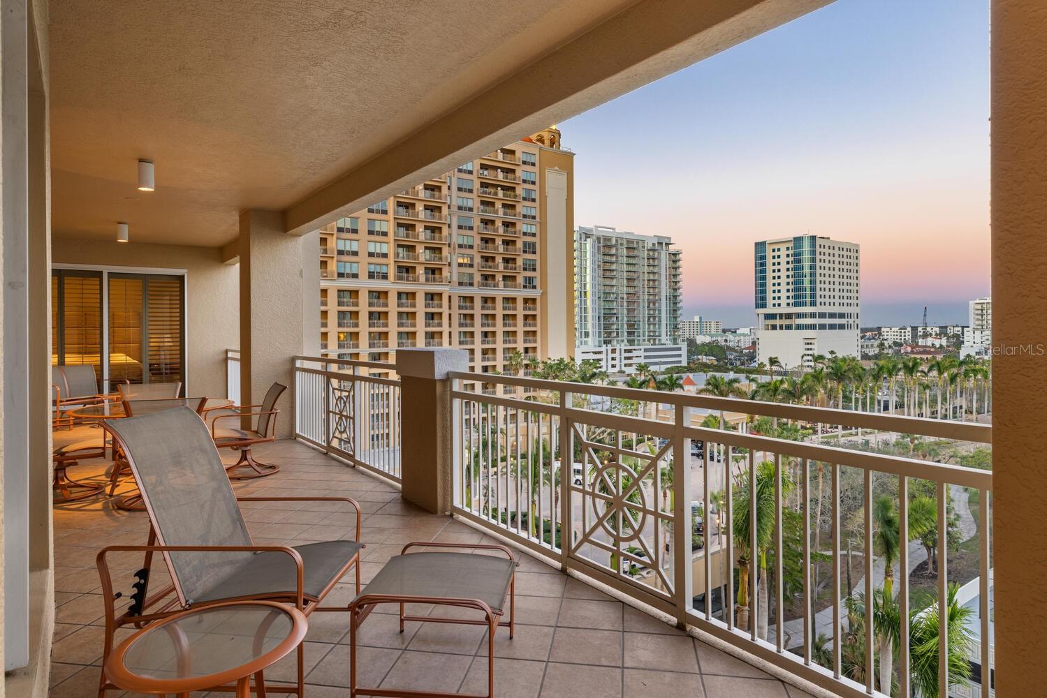 35 WATERGATE DR #804