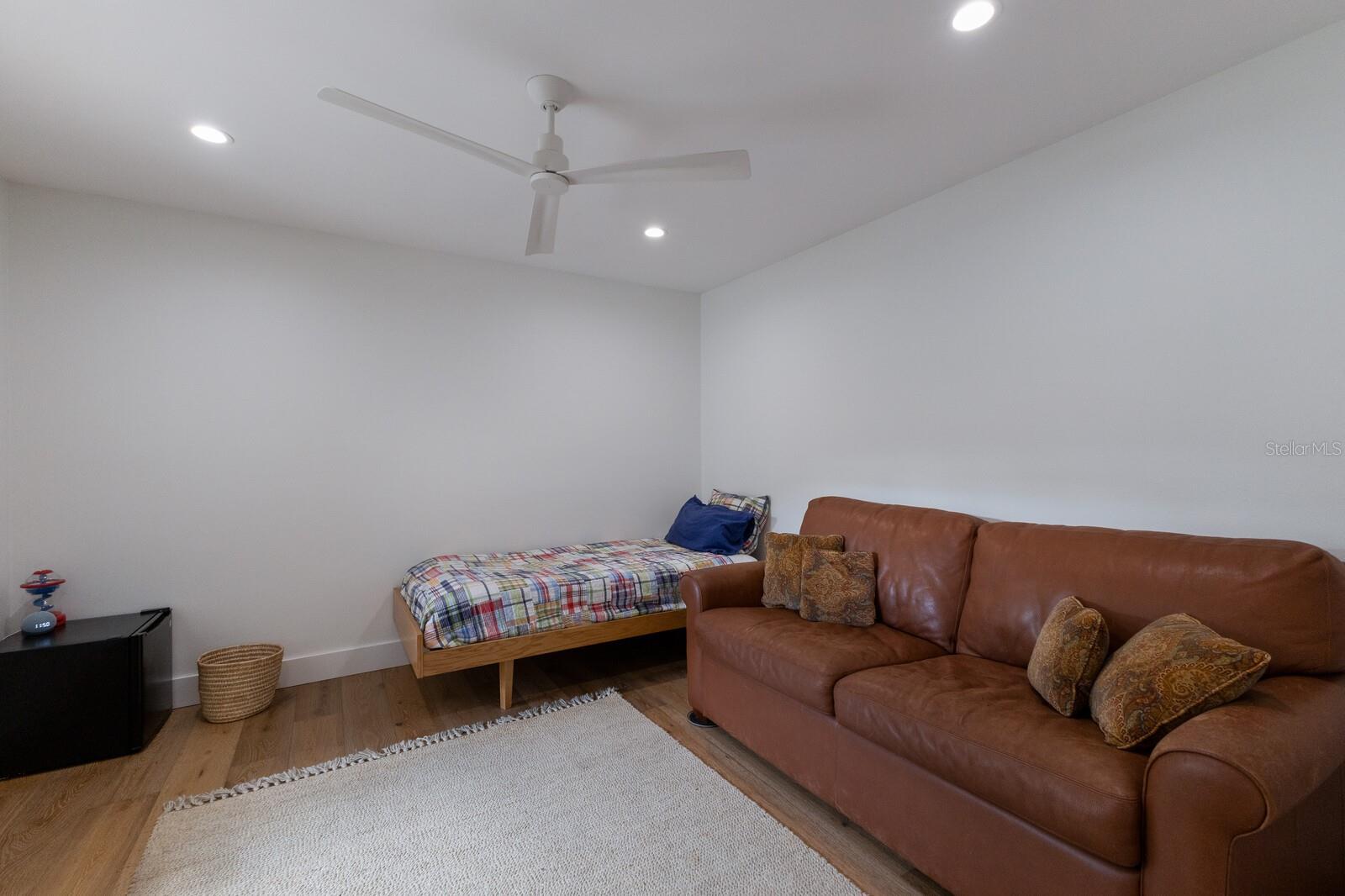 4004 OAKLEY GREENE #37