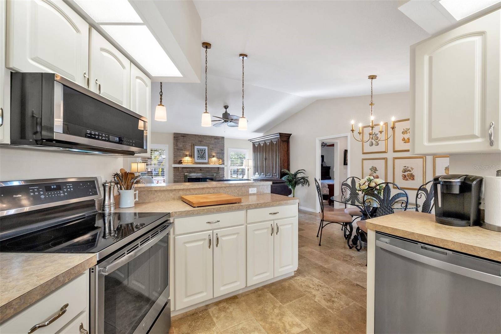 5507 COUNTRY LAKES TRL