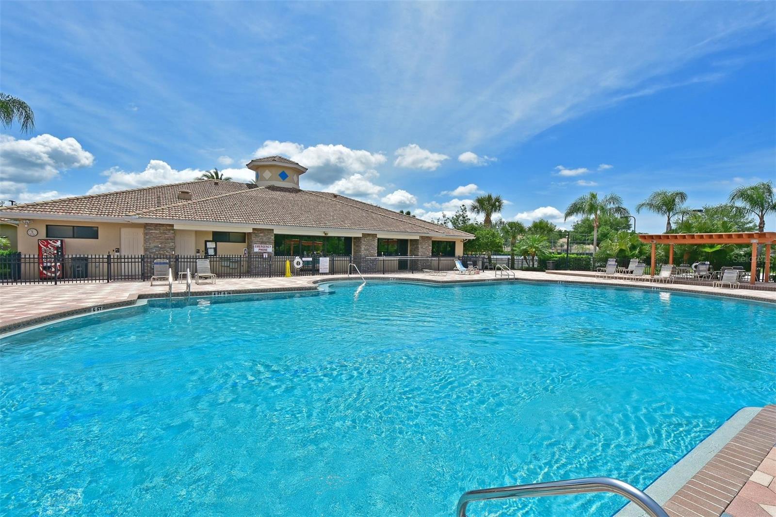 379 FAIRWAY ISLES LN