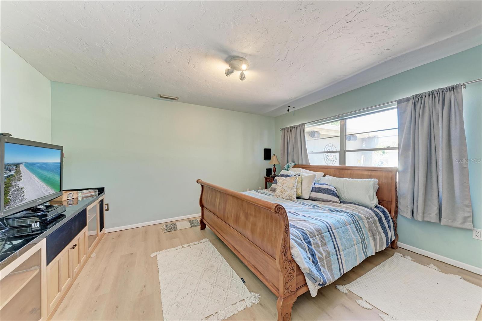 508 67TH AVENUE DR W