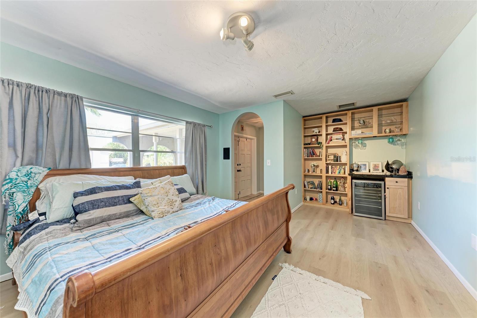 508 67TH AVENUE DR W