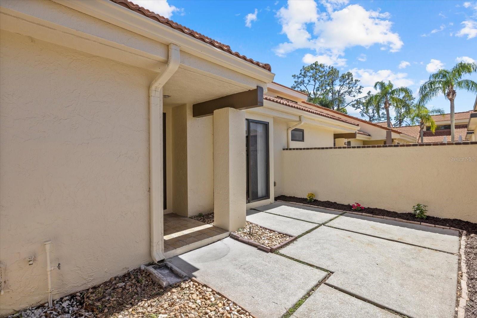 5346 HUNTINGWOOD CT #21