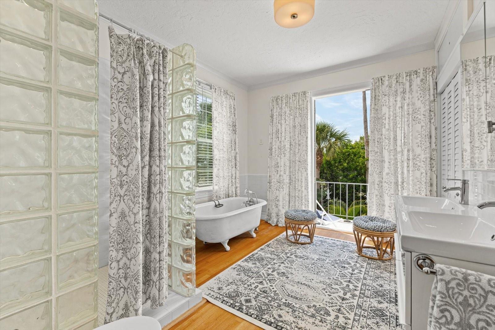 7706 WESTMORELAND DR