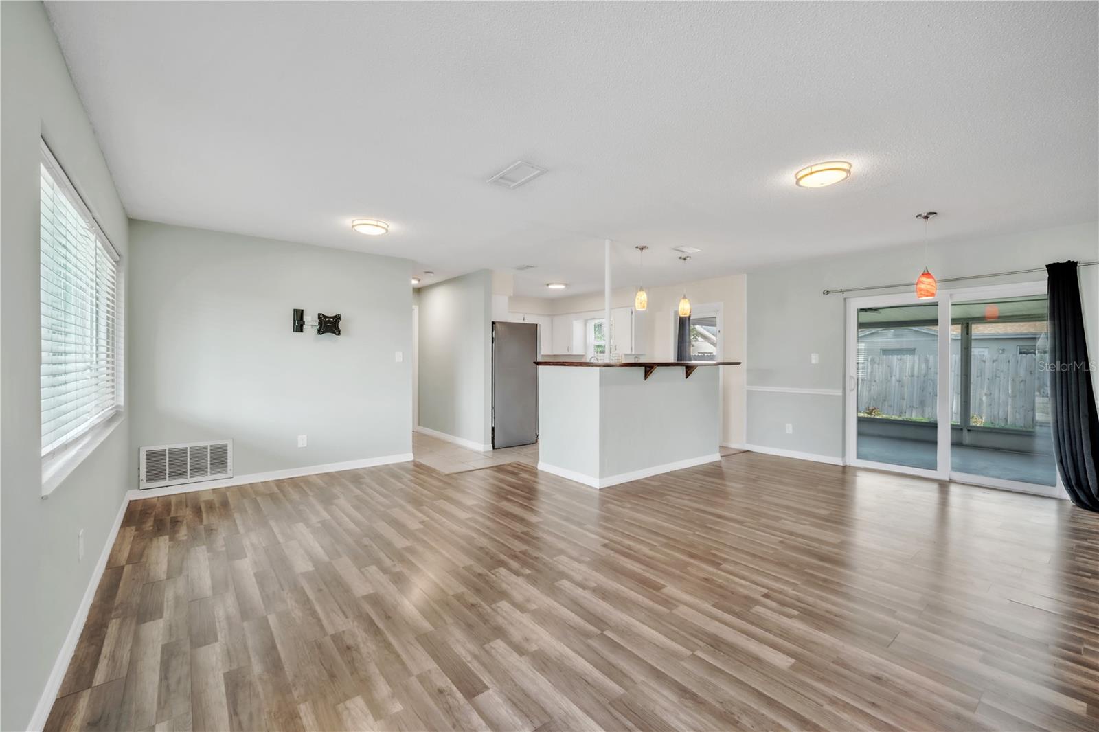 2705 20TH AVENUE DR W