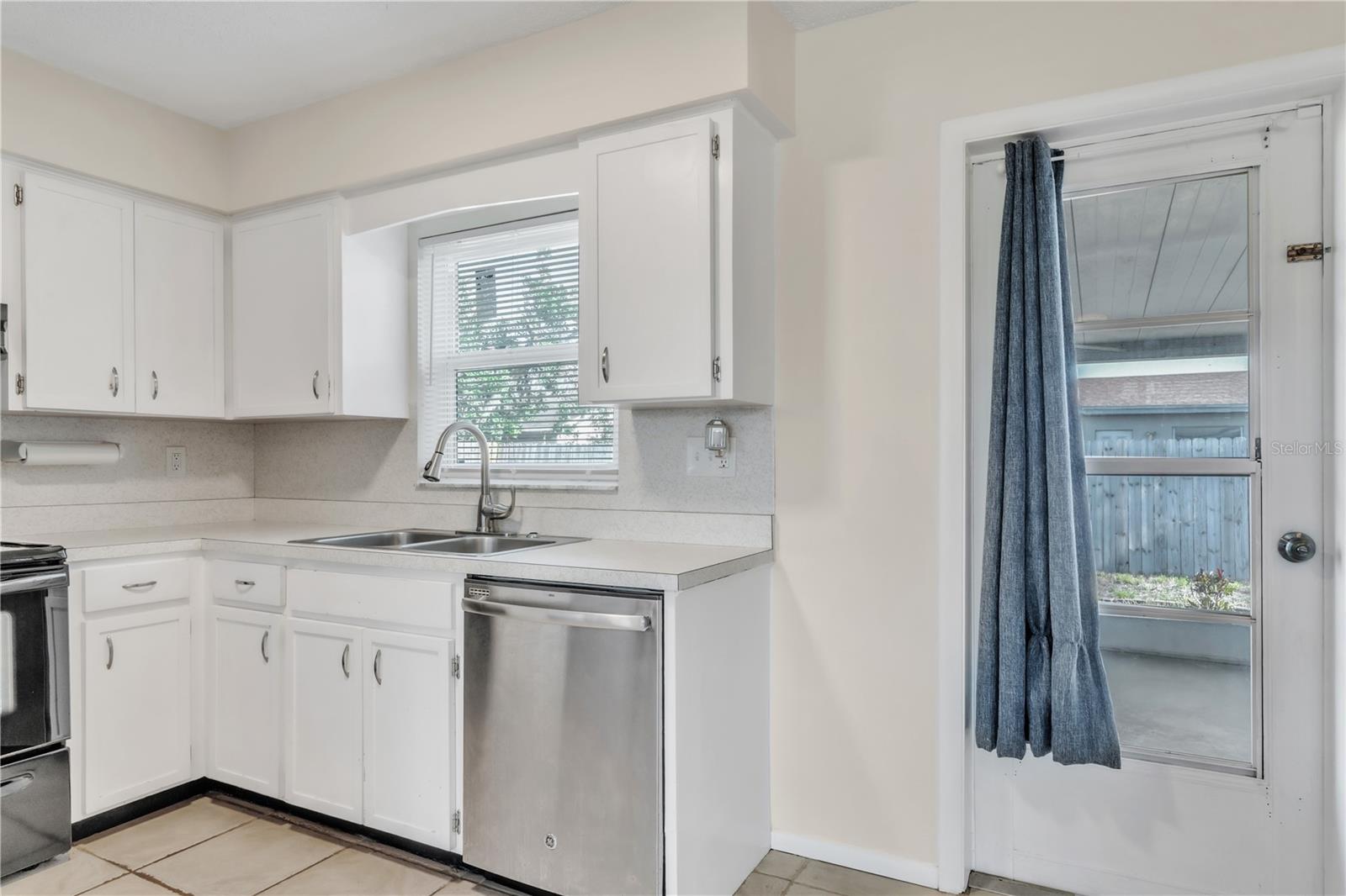 2705 20TH AVENUE DR W