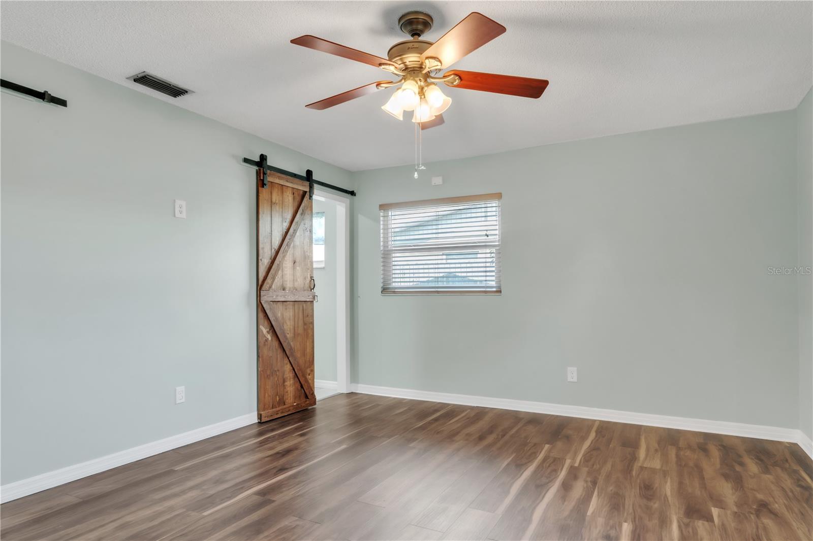 2705 20TH AVENUE DR W