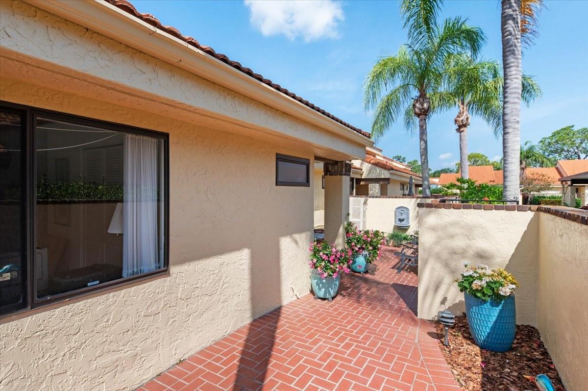 5336 HUNTINGWOOD CT #24