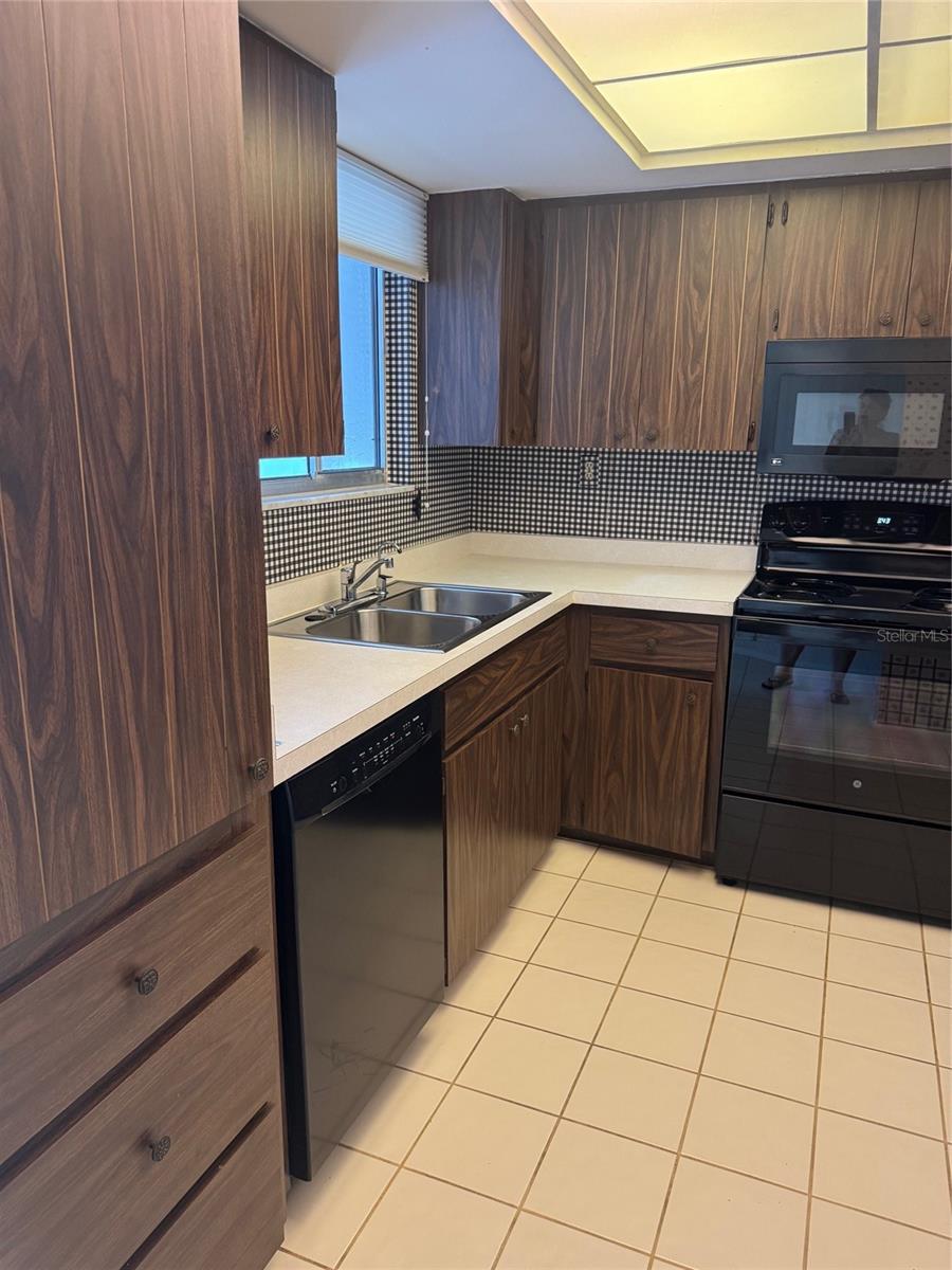 3921 LAKESIDE RD #168